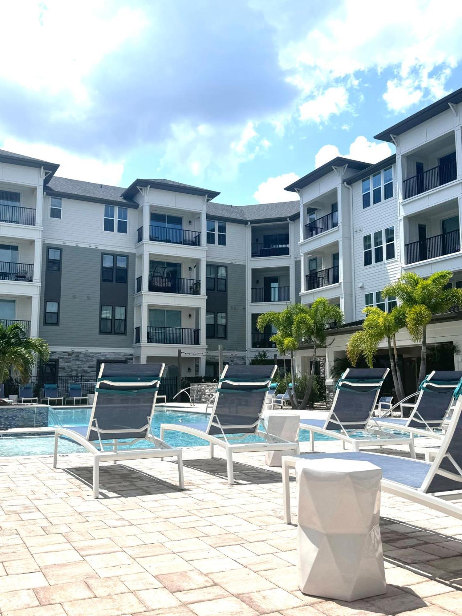 Modern Retreat Near Mco In Gated Community With Resort-style Amenities & Free Parking *